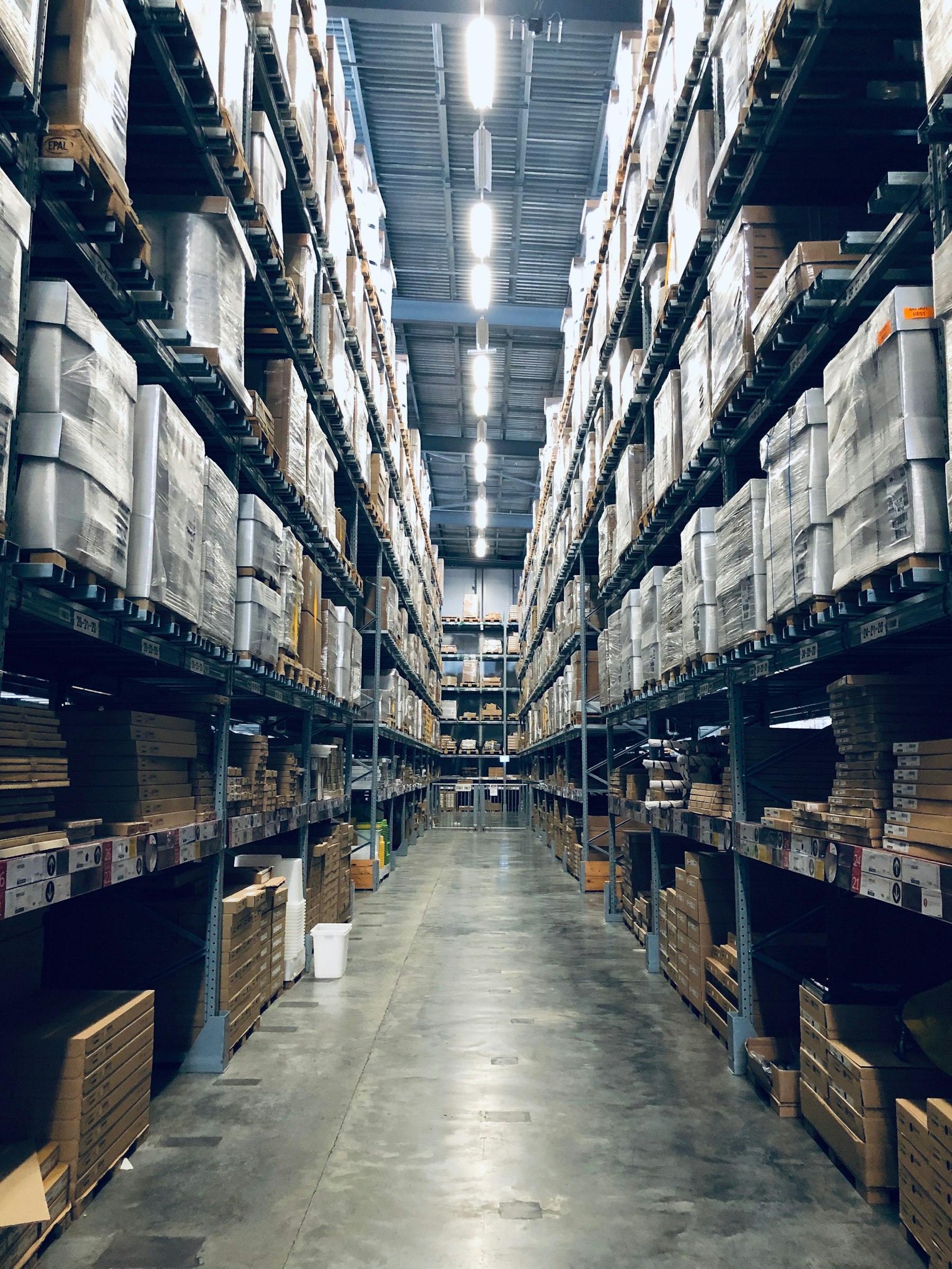 Warehouse storage of paper and board products